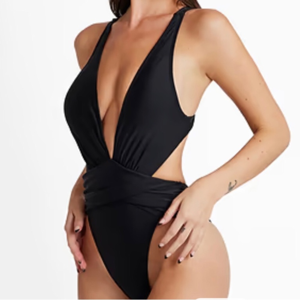 Cupshe-NWT Mindful Solids Deep Onyx Plunge Black One Piece- Sz M